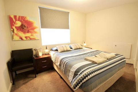 Full Circle Apartments - Accommodation NT 9