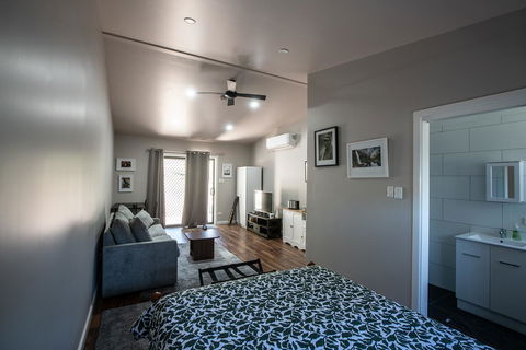 Pound Creek Gallery - Accommodation NT 16