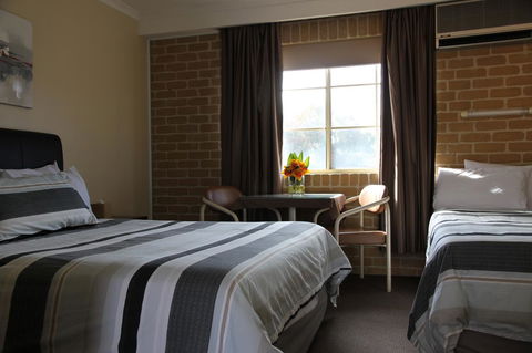 Grand Manor Motor Inn - Accommodation NT 6