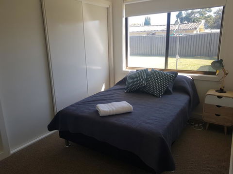 Golden Hill Cottage - Accommodation NT 11