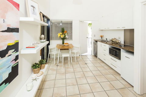 Julians Apartments - Accommodation NT 14