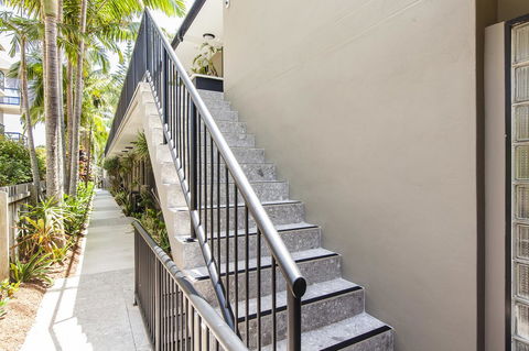 Julians Apartments - Accommodation NT 24
