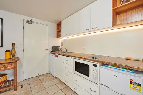 Julians Apartments - Accommodation NT 10