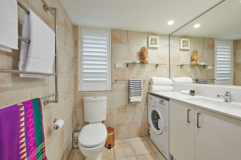 Julians Apartments - Accommodation NT 9