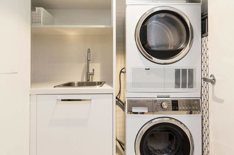 Nobbs Â· Executive 2 Storey Sydney Apartment With Pool - Accommodation NT 11