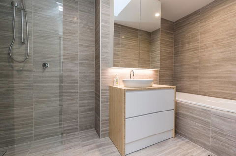 Nobbs Â· Executive 2 Storey Sydney Apartment With Pool - Accommodation NT 10
