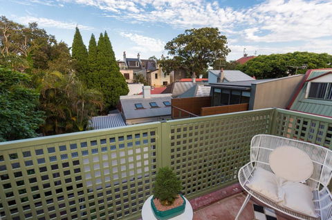 Nobbs Â· Executive 2 Storey Sydney Apartment With Pool - Accommodation NT 16