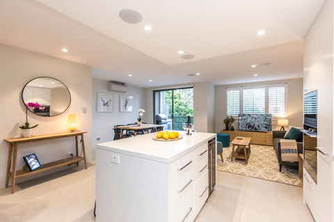 Nobbs Â· Executive 2 Storey Sydney Apartment With Pool - Accommodation NT 2