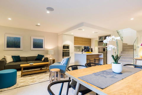 Nobbs Â· Executive 2 Storey Sydney Apartment With Pool - Accommodation NT 1