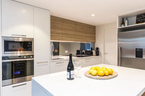 Nobbs Â· Executive 2 Storey Sydney Apartment With Pool - Accommodation NT 3