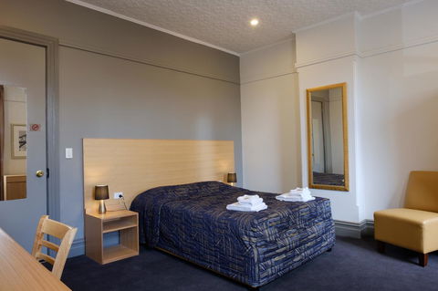 Royal Exhibition Hotel - Accommodation NT 13