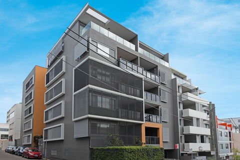 Large Light Luxe 3BDR 2BA Free Parking - Walk To Sydney Uni And RPA - Accommodation NT 11