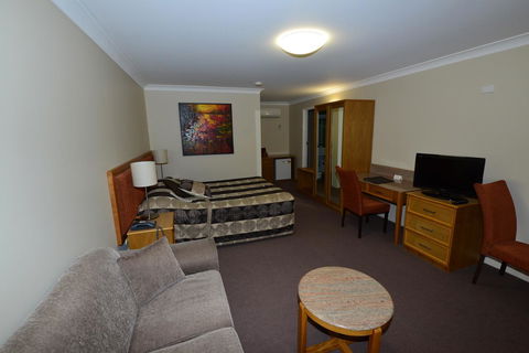 Winning Post Motor Inn - Accommodation NT 21