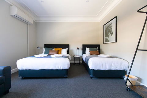Horse And Jockey Hotel Homebush - Accommodation NT 16