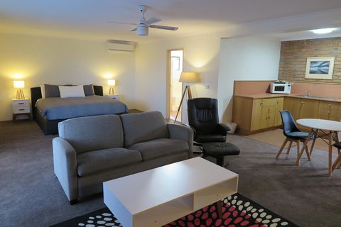 Summerhill Motor Inn - Accommodation NT 38