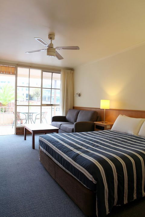 Summerhill Motor Inn - Accommodation NT 33