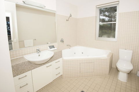 Grandview Apartments - NT Tourism 37