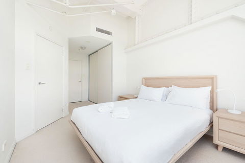 Waterfront Apartment On Sydney Harbour - Accommodation NT 10