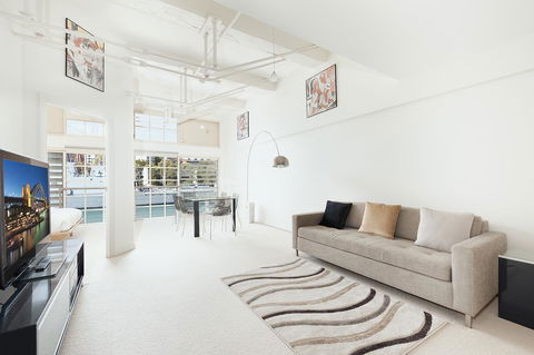 Waterfront Apartment On Sydney Harbour - Accommodation NT 6