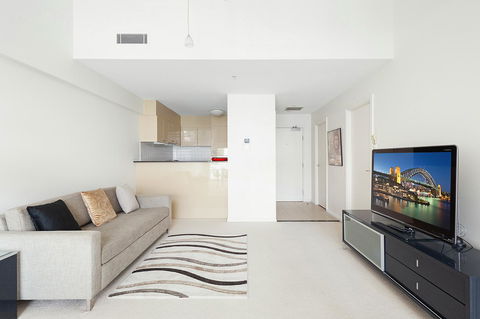 Waterfront Apartment On Sydney Harbour - Accommodation NT 7