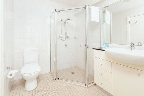 Waterfront Apartment On Sydney Harbour - Accommodation NT 3