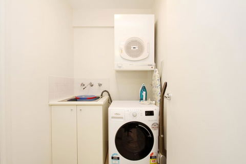 Waterfront Apartment On Sydney Harbour - Accommodation NT 9