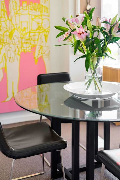 Waterfront Apartment Brimming With Inspirational Artwork - Accommodation NT 23