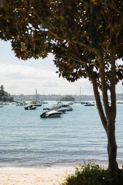 Waterfront Apartment Brimming With Inspirational Artwork - Accommodation NT 9