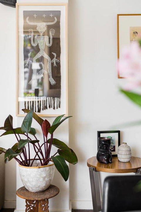 Waterfront Apartment Brimming With Inspirational Artwork - Accommodation NT 13