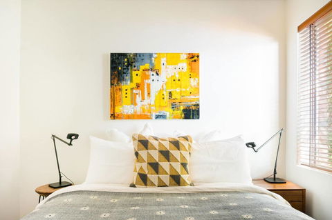 Waterfront Apartment Brimming With Inspirational Artwork - Accommodation NT 16