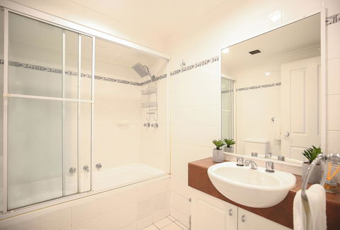 Vibrant Inner-city Living - Darling Harbour Fringe - Accommodation NT 6