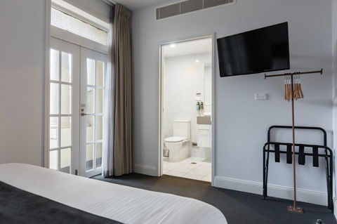 The Lucky Hotel - Accommodation NT 26