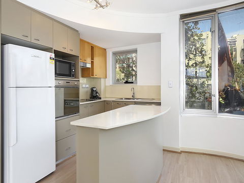 Lower Bridge And Sails - Executive 2BR Darlinghurst Apartment With Balcony And Rooftop Views - Accommodation NT 3