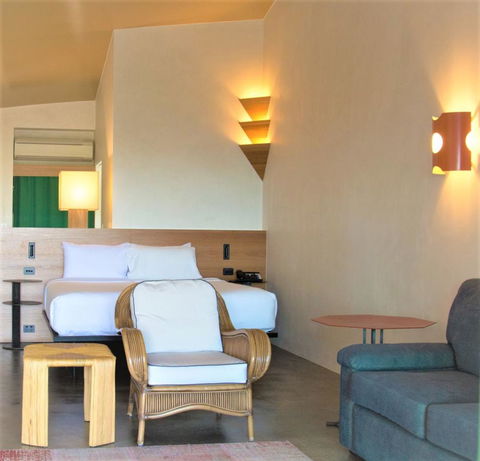 Beach Hotel Resort - Accommodation NT 9