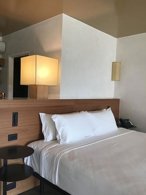 Beach Hotel Resort - Accommodation NT 23