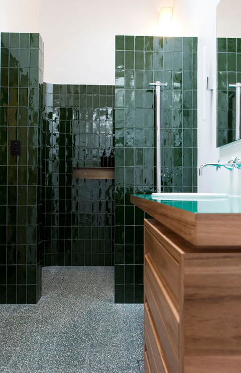 Beach Hotel Resort - Accommodation NT 20