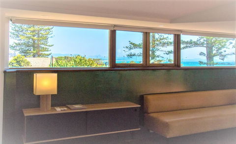 Beach Hotel Resort - Accommodation NT 13
