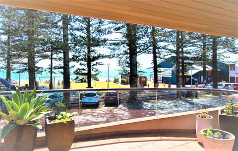Beach Hotel Resort - Accommodation NT 19