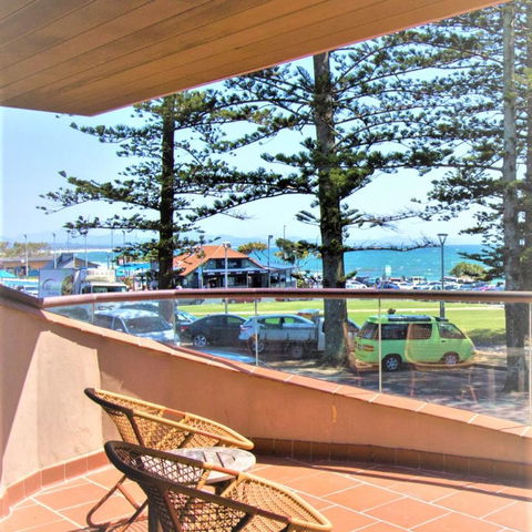 Beach Hotel Resort - Accommodation NT 18