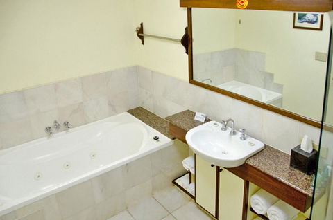 Beach Hotel Resort - Accommodation NT 39