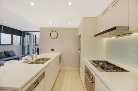 Brand New 3 Bedrooms Apt With Waterfront View - Accommodation NT 12