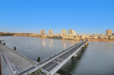 Brand New 3 Bedrooms Apt With Waterfront View - Accommodation NT 8
