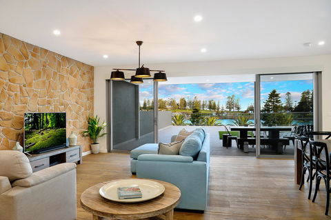 Belle Vue- Penthouse At Black Beach - NT Tourism 1