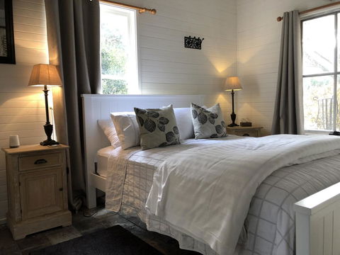Arcadia - The Barn Cottage & Rosehill Cottage - Accommodation NT 3