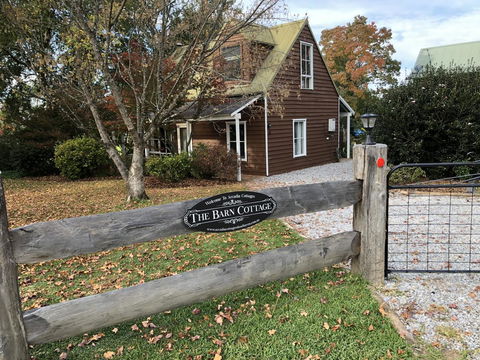 Arcadia - The Barn Cottage & Rosehill Cottage - Accommodation NT 1