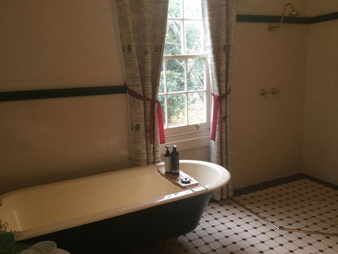 Arcadia - The Barn Cottage & Rosehill Cottage - Accommodation NT 19