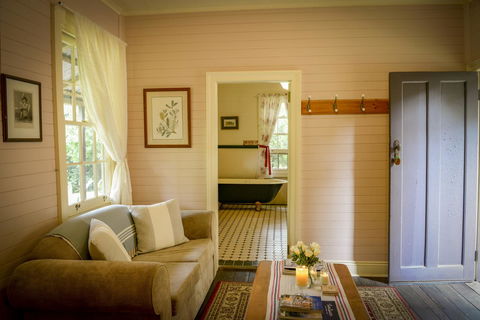 Arcadia - The Barn Cottage & Rosehill Cottage - Accommodation NT 20