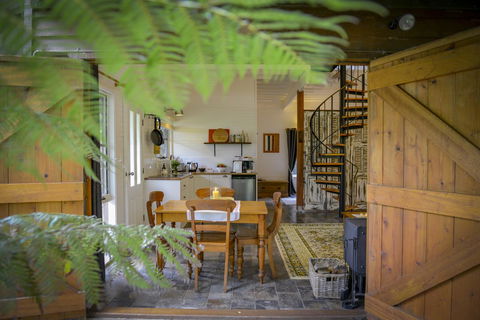 Arcadia - The Barn Cottage & Rosehill Cottage - Accommodation NT 9