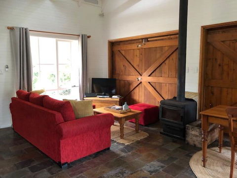 Arcadia - The Barn Cottage & Rosehill Cottage - Accommodation NT 10