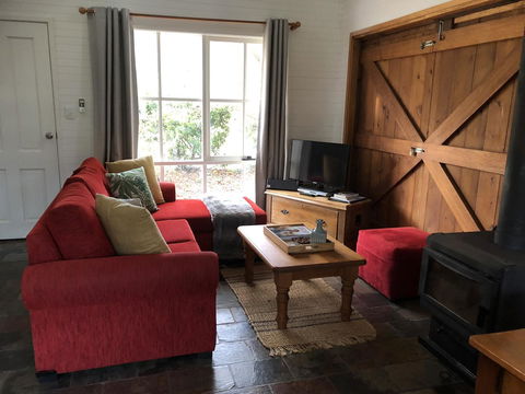 Arcadia - The Barn Cottage & Rosehill Cottage - Accommodation NT 8